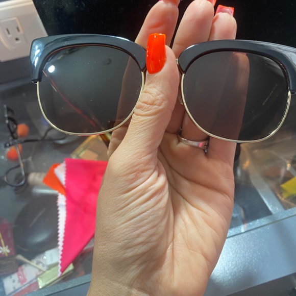 Coach sunglasses - Picture 5 of 7